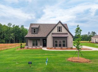 1878 Long Leaf Ln, Opelika, AL 36804