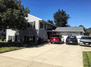 1642 Lark Ln, Waterloo, IA 50701