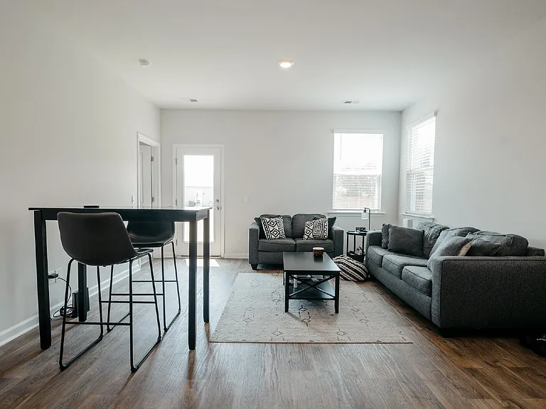 206 Mica Ct — Photo 3