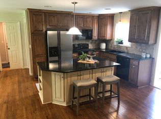 18040 Fairhomes Ln, Deephaven, MN 55391