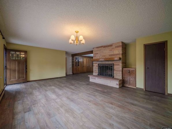 418 S 7th St, Douglas, WY 82633