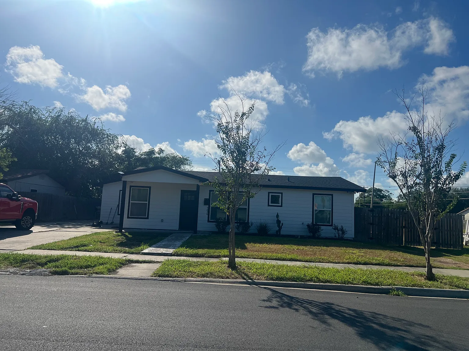 5 bed, $2,300 — Photo 1