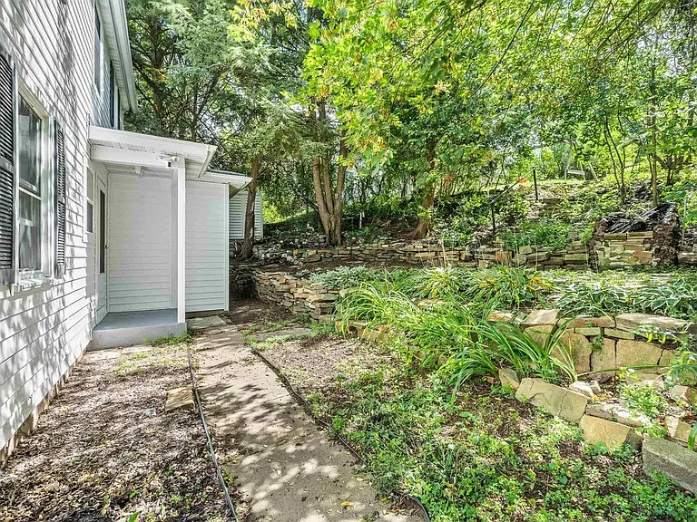 330 Drake St — Photo 8