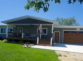 6519 Leversee Rd, Cedar Falls, IA 50613