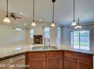 2757 SW Fairway Point Dr, Oak Harbor, WA 98277