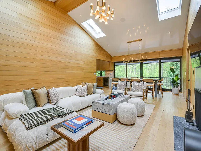 18 Knoll Rd — Photo 8