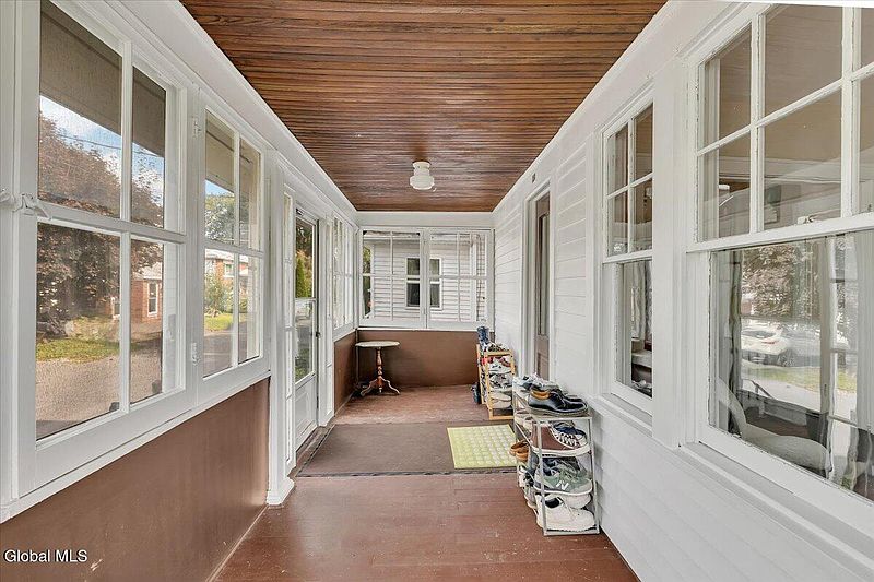 5th image of 96 Hazelhurst Avenue