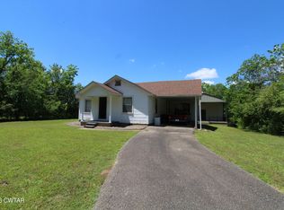 1495 Corinth Rd, Darden, TN 38328