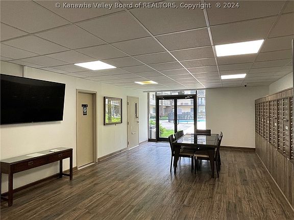 3rd image of 2106 Kanawha Blvd E #B117