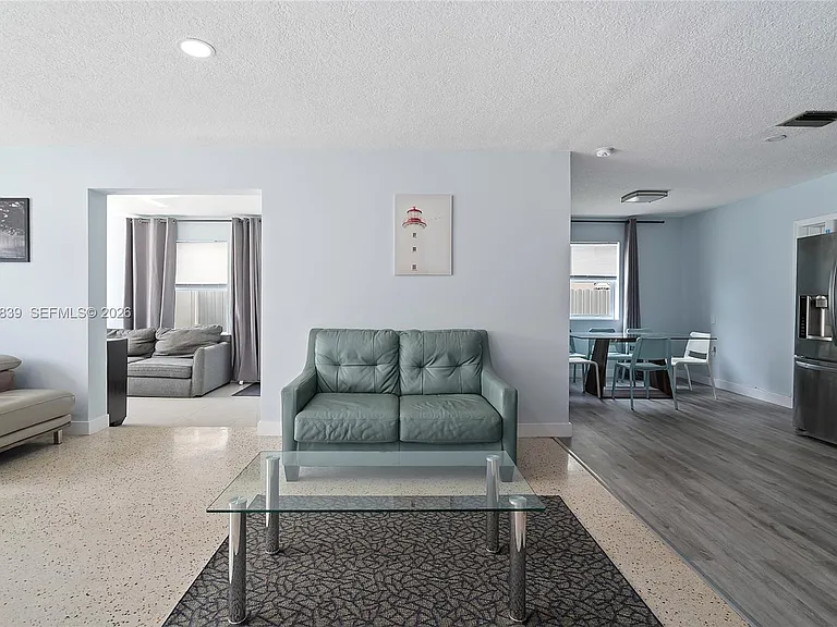 644 SW 7th Ct — Photo 10