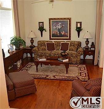 4th image of 612 Ellington Dr