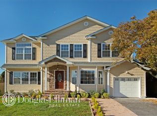 27 Melanie Ln, Syosset, NY 11791