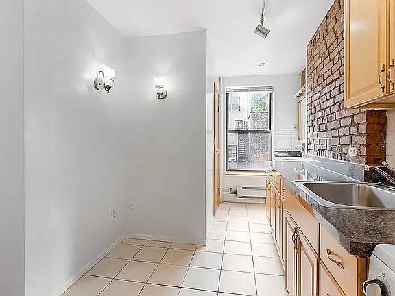 5th image of 317 1st Ave APT 4R