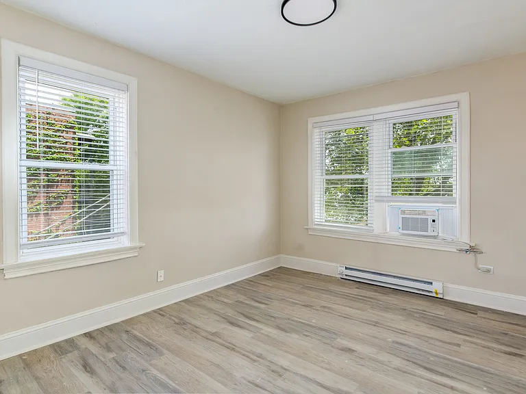 4963 Winona Ave — Photo 7