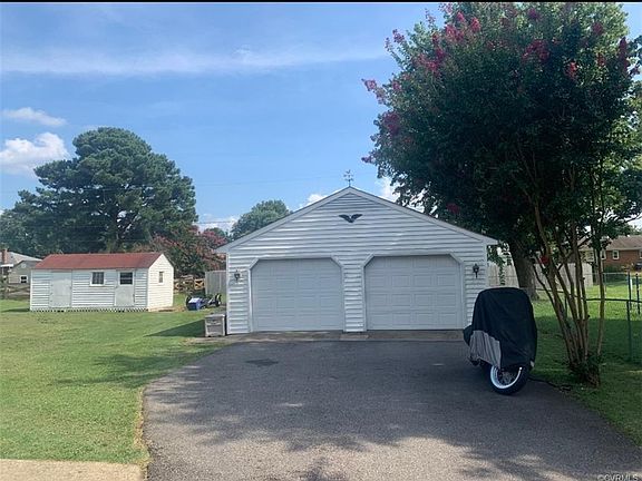 3rd image of 8223 Meadowview Ln