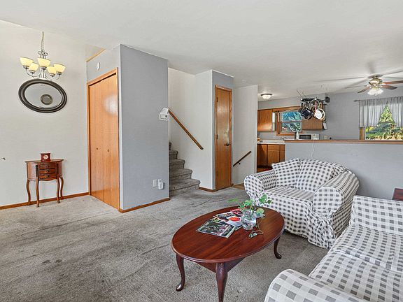 4th image of 720 Moorland Rd