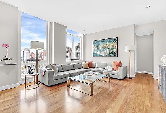 3rd image of 212 E 57th St APT 23A