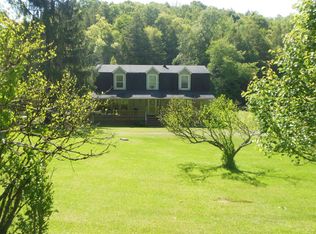 746 Whispering Pines Ln, Lansing, WV 25862