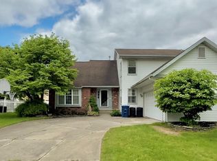 28 Stratford Ln, Mount Laurel, NJ 08054