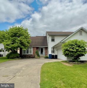 28 Stratford Ln, Mount Laurel, NJ, 08054