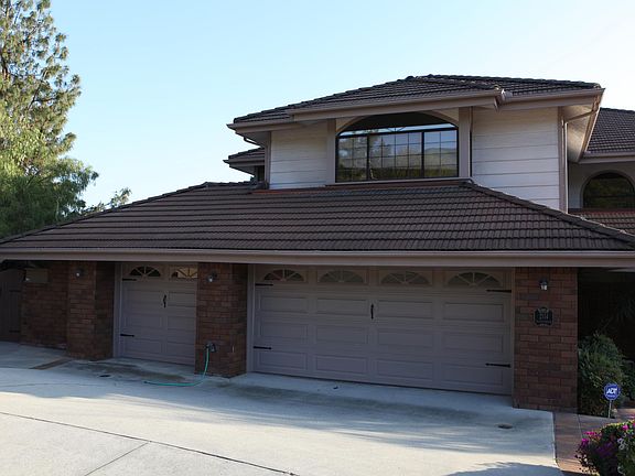 3rd image of 2114 Meadowbrook Ln