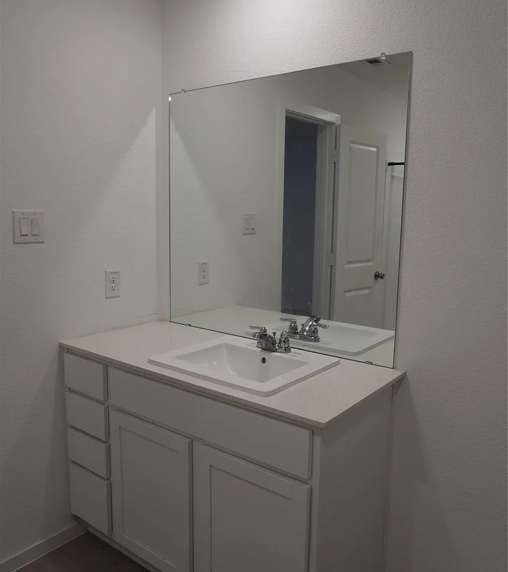 4 bed, 2.5 bath, 2263 sqft, $2,600 — Photo 2
