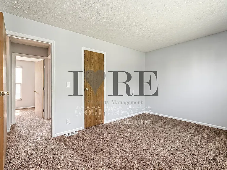 1433 Tall Meadows Dr — Photo 8