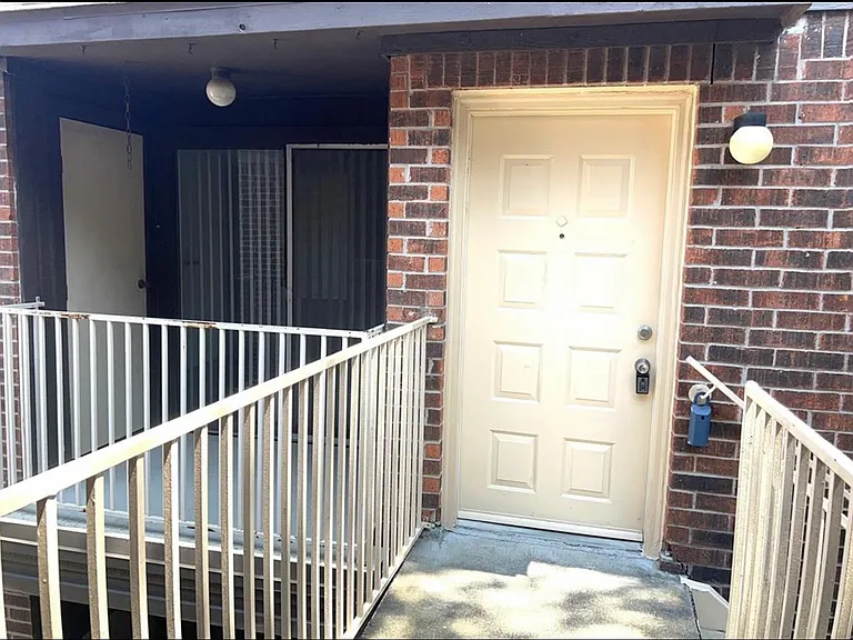 3100 Walnut Bend Ln — Photo 17