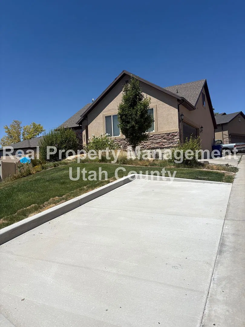 $500 Off First Months Rent! 5 bedroom home in Saratoga Springs — Photo 1