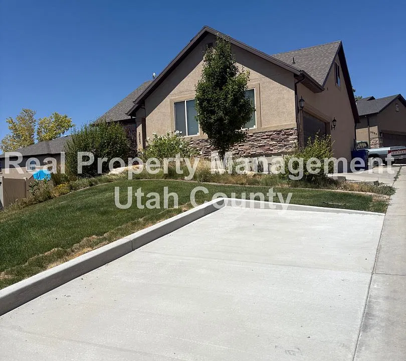 2083 N Raspberry Dr