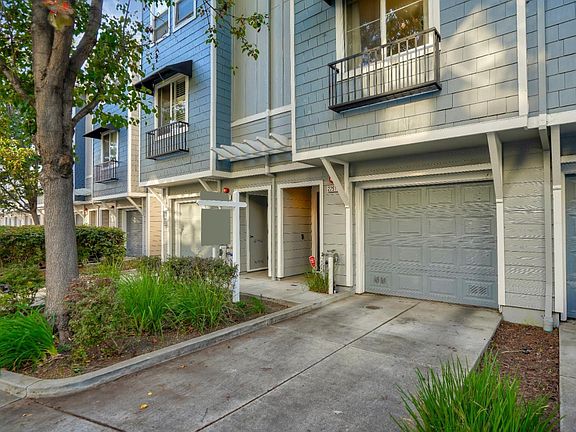3rd image of 22913 Kingsford Way