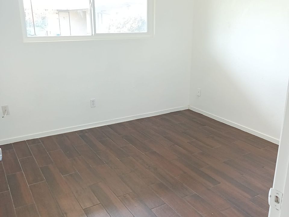 1st image of 2749 W Caldwell Ave