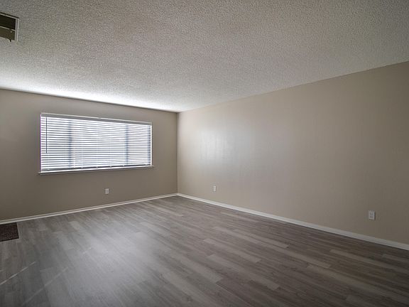 5th image of 840 Sandra Lane