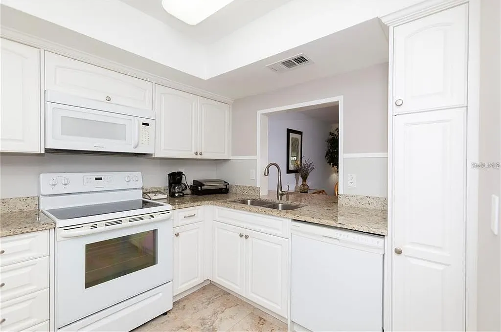 2 bed, 2.0 bath, 1550 sqft, $1,700 — Photo 2
