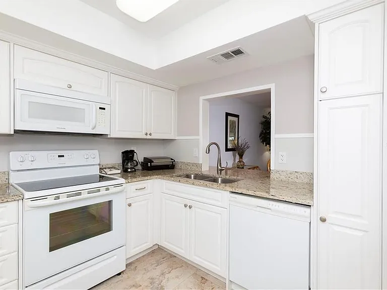 4632 Marine Pkwy #201 — Photo 2
