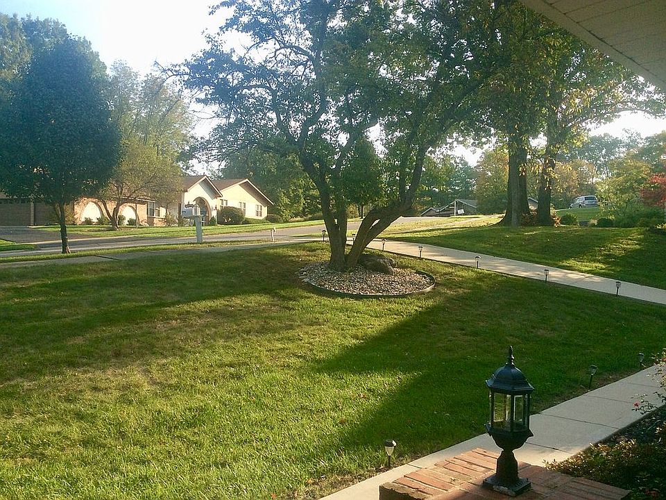 View of front yard