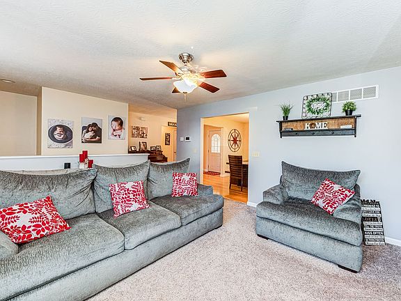 4th image of 320 Franklin Ave