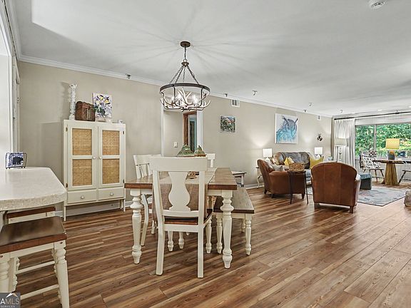 4th image of 227 Shakespeare Dr Unit 302