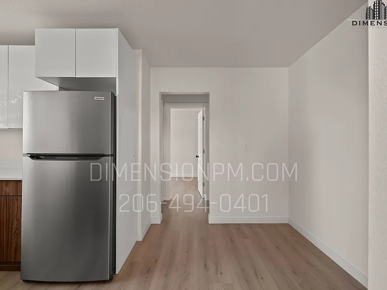 402 W 1st St — Photo 11