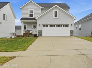 2153 Rolling Hills Dr, Holly, MI 48442