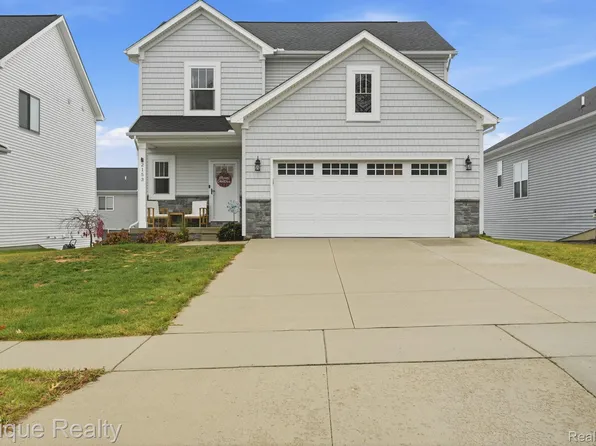 2153 Rolling Hills Dr, Holly, MI 48442