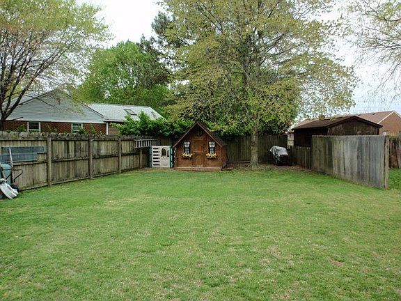 3rd image of 804 Tybourne Ct