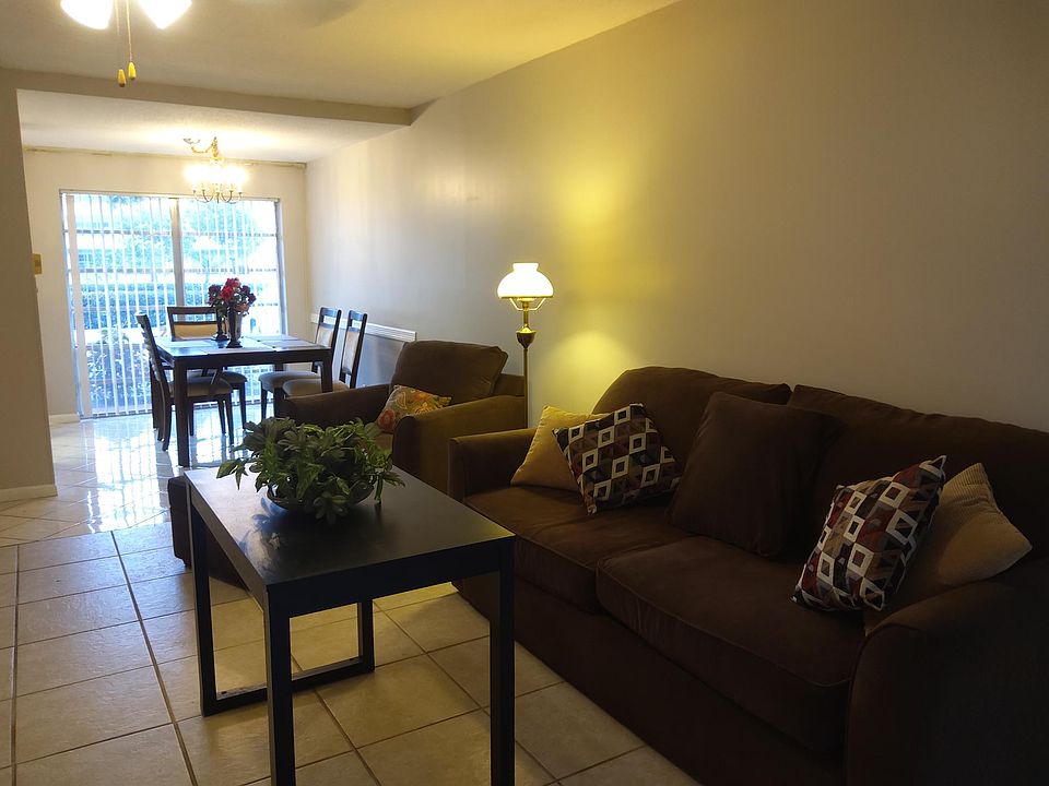 1st image of 10 Golfs Edge APT A