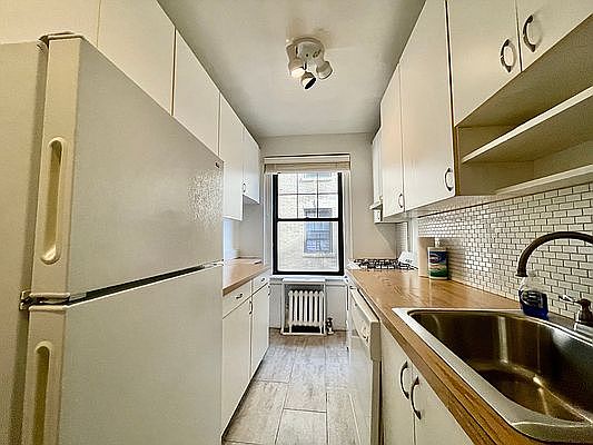 4th image of 825 W 187th St APT 5E