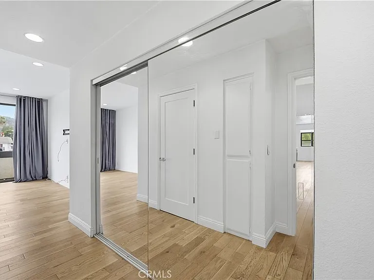 14115 Moorpark St — Photo 17