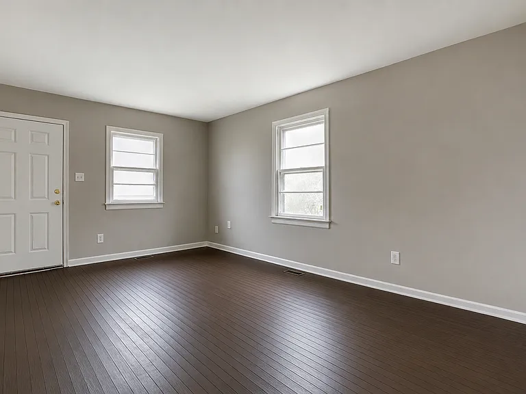1419 Lenmore St — Photo 2