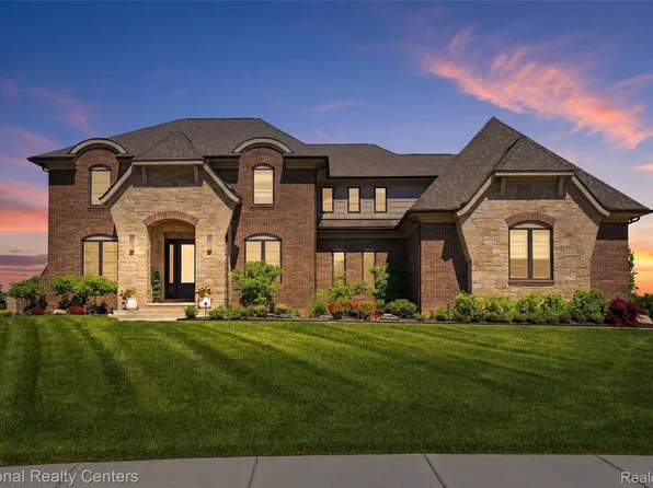 3142 Holburn Ct, Oakland, MI 48363