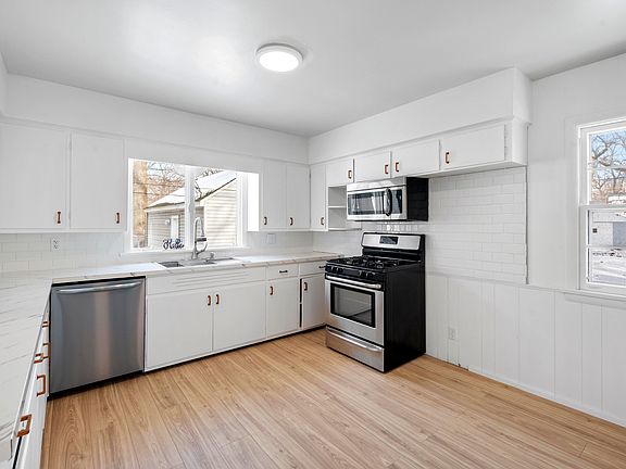 5th image of 3104 Temple St