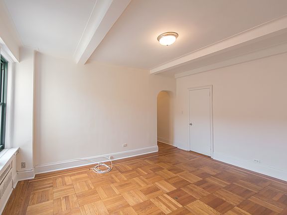 4th image of 150 W 82nd St APT 8E