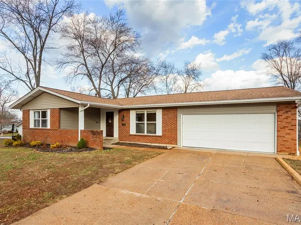 318 Statewood Dr, Ballwin, MO 63021